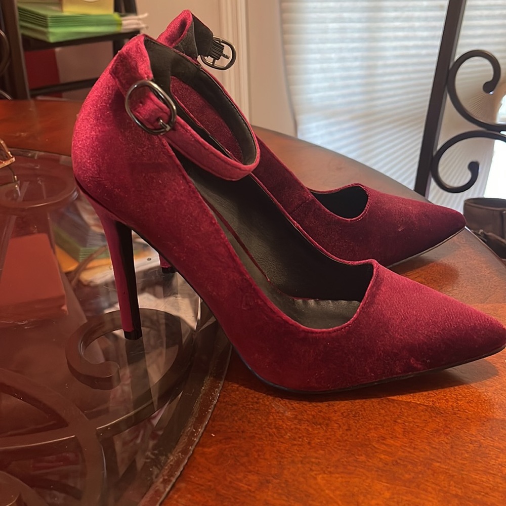 Pointer Toe Heel With Ankle Strap - image 2